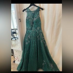 Gorgeous gown, never worn, NWT